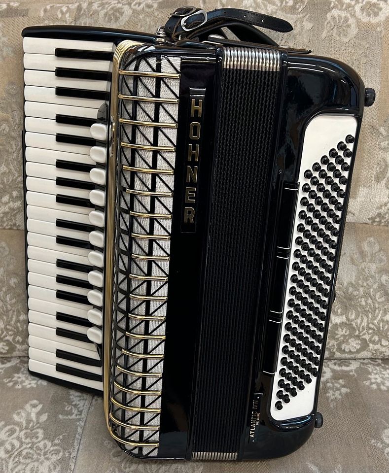 M. Hohner Akkordeon Atlantic IV N DE LUXE inkl. Koffer & Riemen in Mannheim