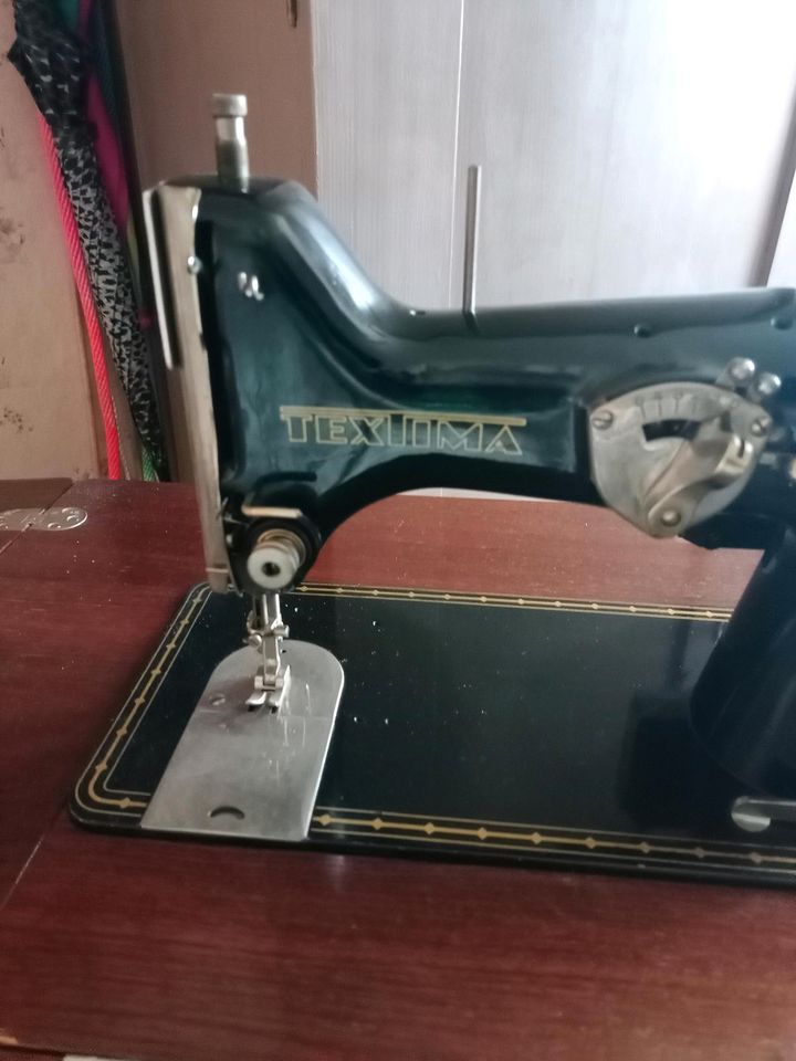 Haushaltsauflösung Retro Antik Komode Nähmaschine Klappsofa uvm. in Grünhain-Beierfeld 