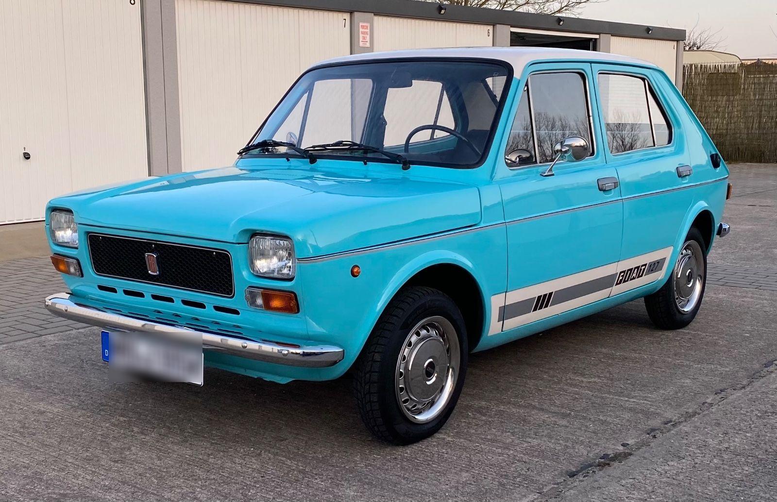 Abbildung des Autos Fiat 127 Top-Zustand mit…
