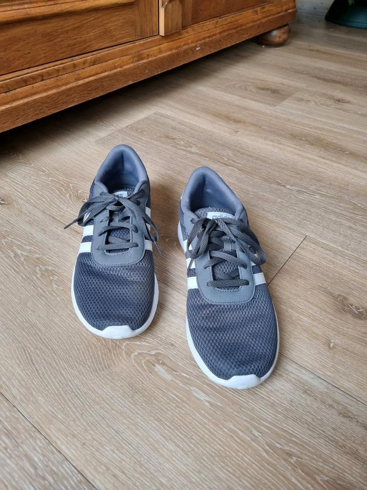 Adidas Ortholite Sneaker grau weiß Größe 45 1/3 in Borken