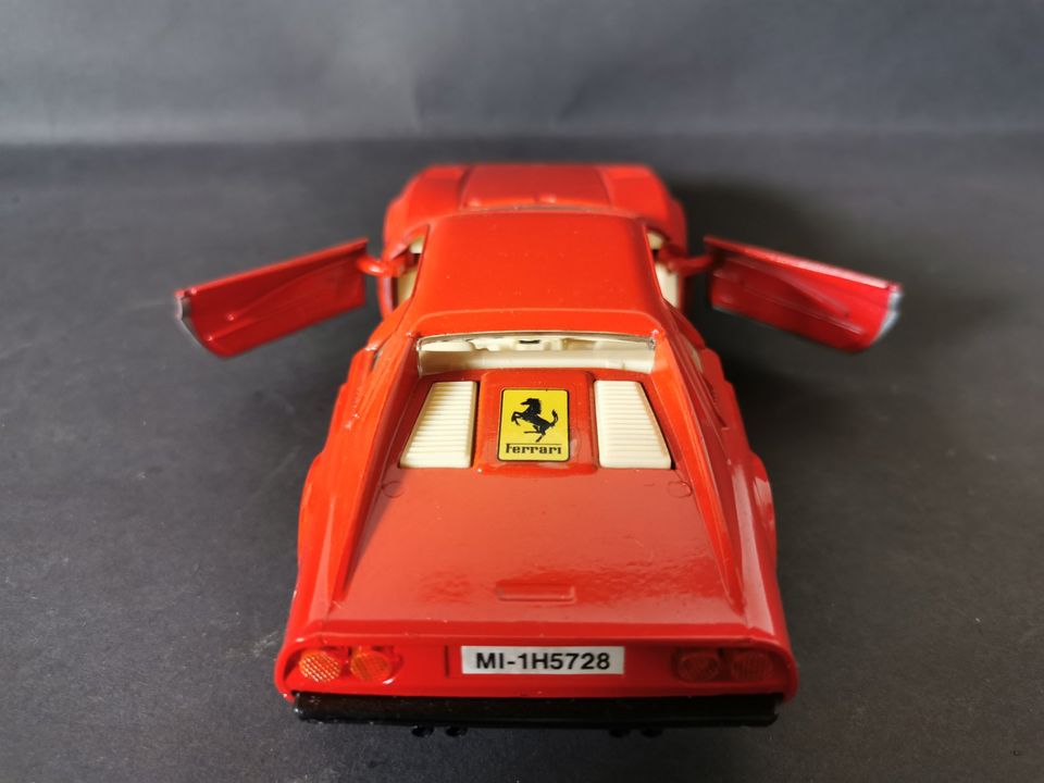 Modellauto Bburago Ferrari 308 GTB in rot Maßstab 1:24 in Bamberg