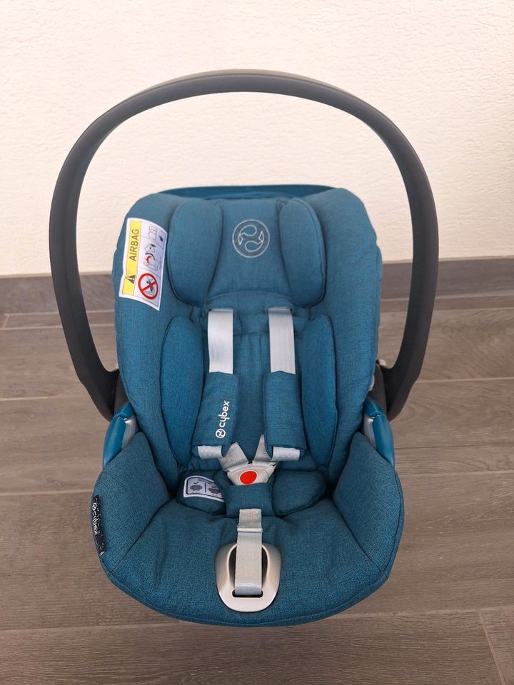 Cybex Babyschale mit drehbarer Base/Station in Erding