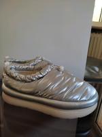 Orig. UGG Damen Maxi Clog Metallic Silber, Gr. 40, Neu. Frankfurt am Main - Westend Vorschau