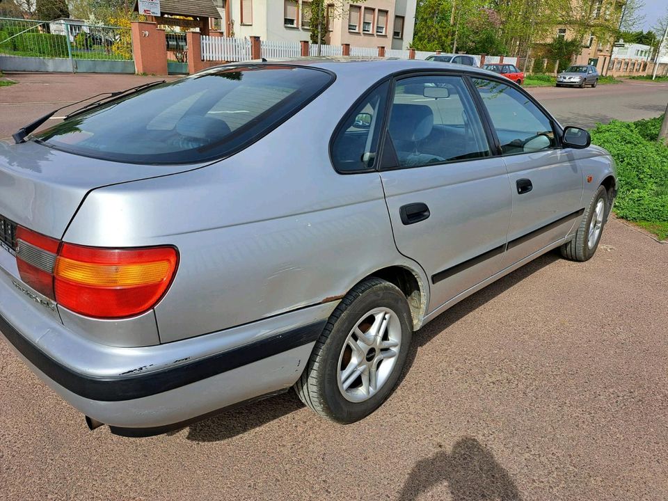 Toyota Carina 1.8 Lit Benzin Klimaanlage in Halle