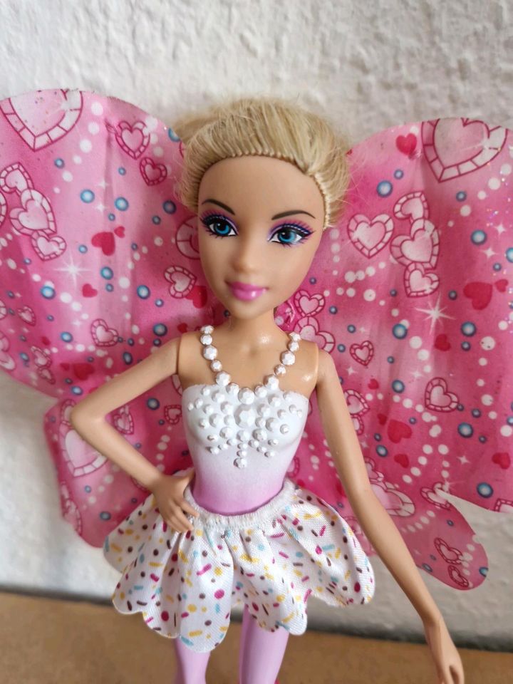 Barbie Puppe Mattel 2011 Elfe in Algermissen