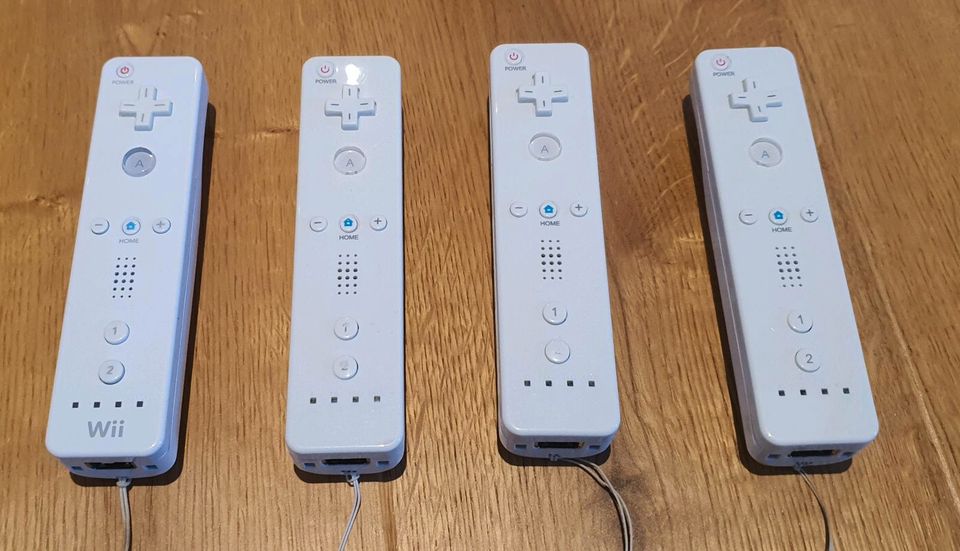 Ninteno Wii Spielekonsole Set , Spiele , Balance Board etc in Kenzingen