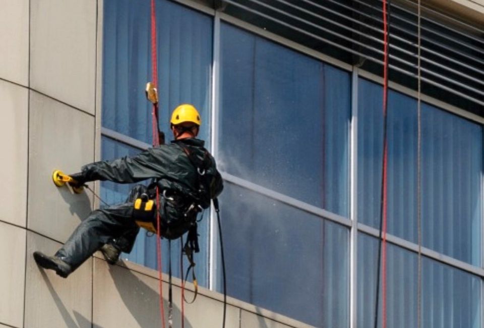 Seiltechnik Fenster putzen Glas reinigen in Schönefeld