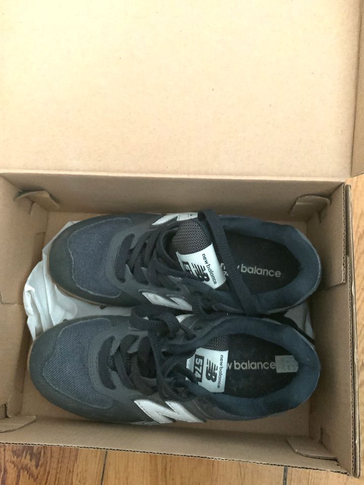 ***NEW BALANCE*** schwarze Sneaker Gr.32 in Kiel