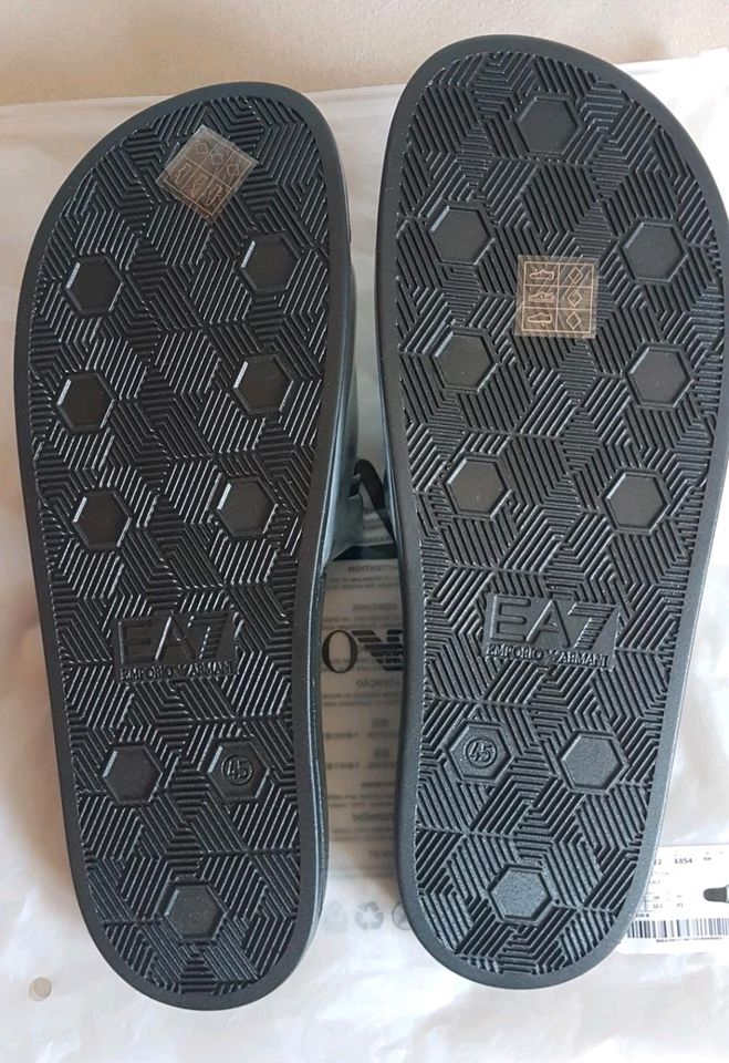 EMPORIO ARMANI SLIPPER ADILETTEN GR. 45 HERREN NEU SCHWARZ SILBER in Düsseldorf