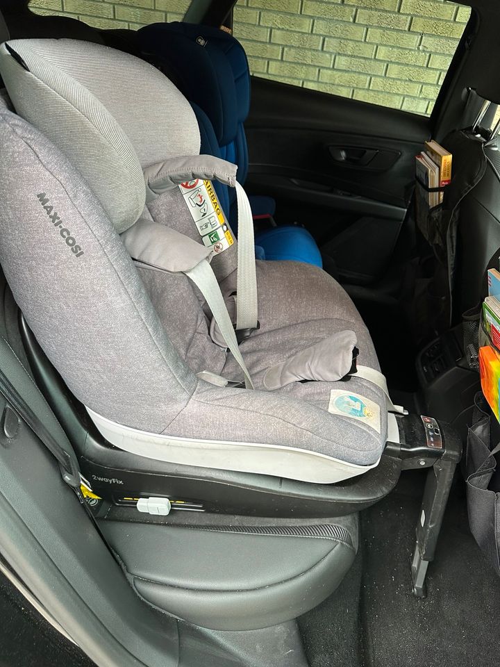 Maxi Cosi Pearl Pro inkl Station ab ca 1 - 4 Jahre in Eschborn