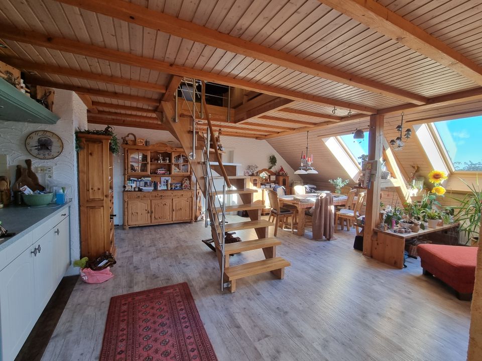 Stilvolle 5,5-Zimmer-Maisonette-Wohnung mit Garten u. Einbauküche in Gäufelden