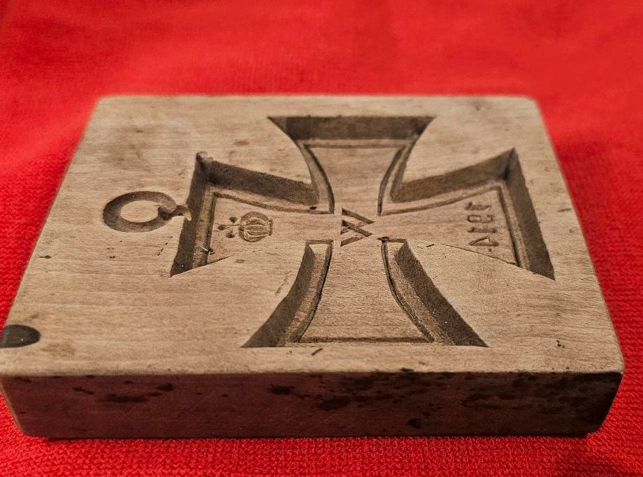 Eisernes Kreuz Keksform Holz Original in München