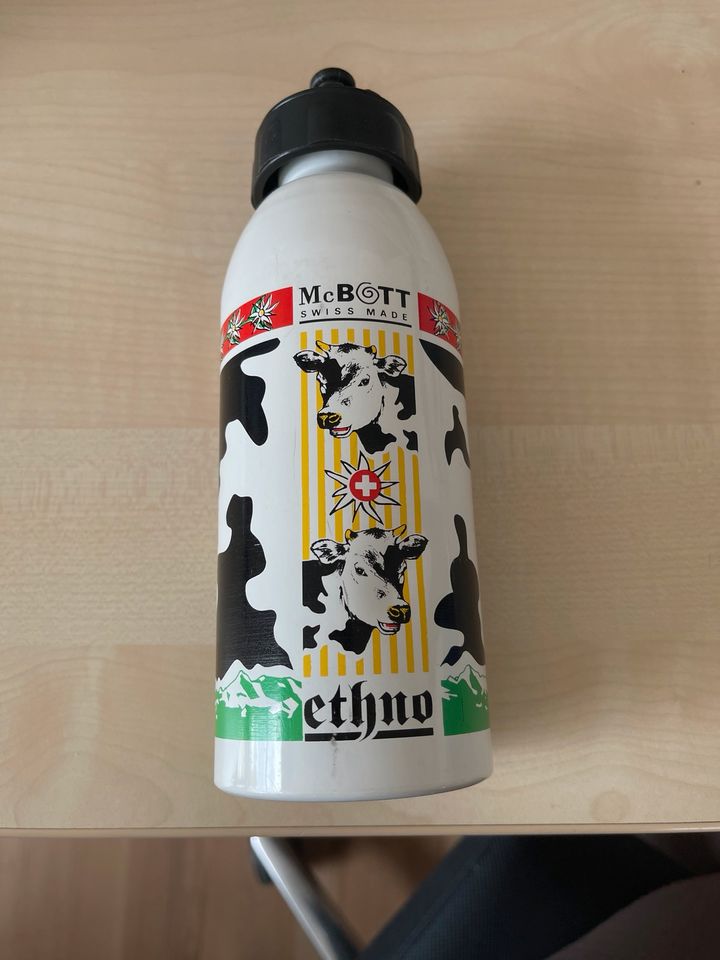 Mc Bott Swiss Made Trinkflasche Retro Ethno Kuhmuster in Heiningen