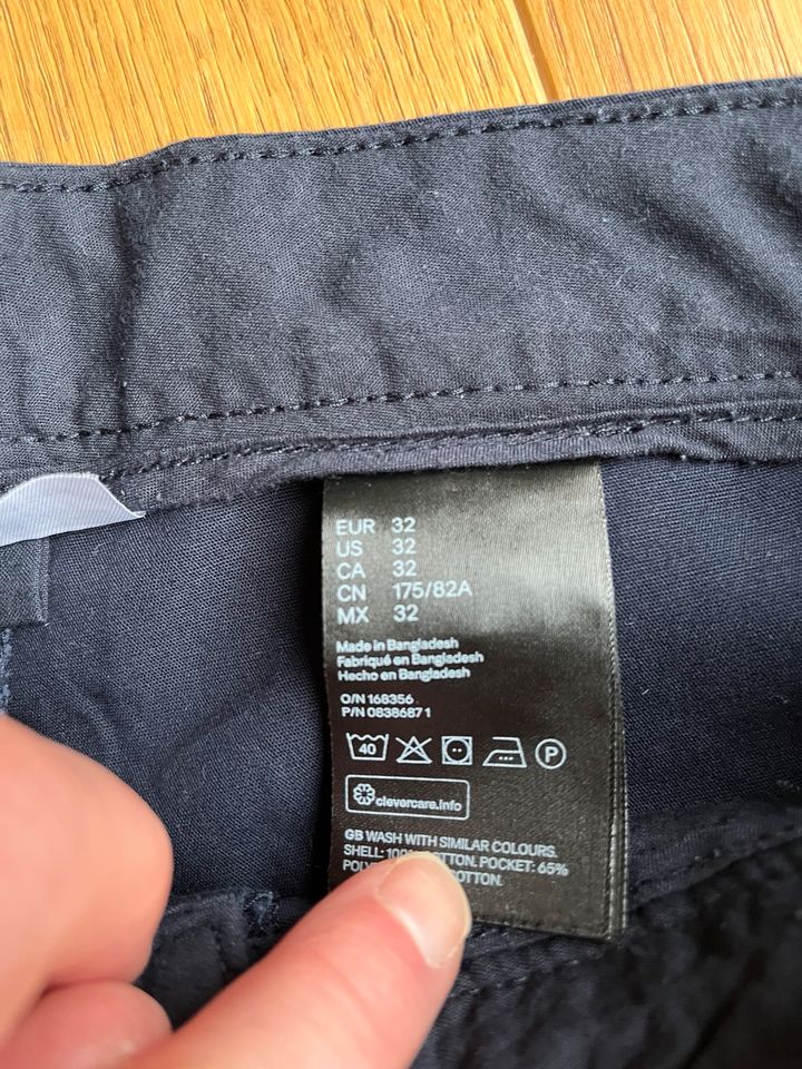 Neue blaue Shorts, kurze Hose von H& M Größe 32 in Metzingen