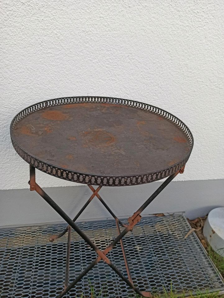 Tisch Deko Metall Eisen Mirabeau Garten Vintage Retro in Münchsmünster