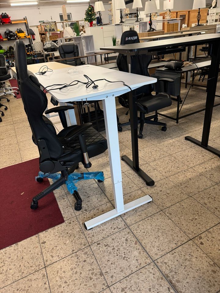 Standard Elektrisch Höhenverstellbarer Schreibtisch 160x70 cm in Kassel