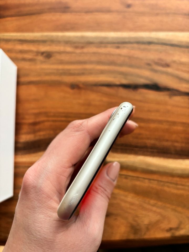 iPhone 11 weiß 64GB inkl. Zubehör in Welschbillig