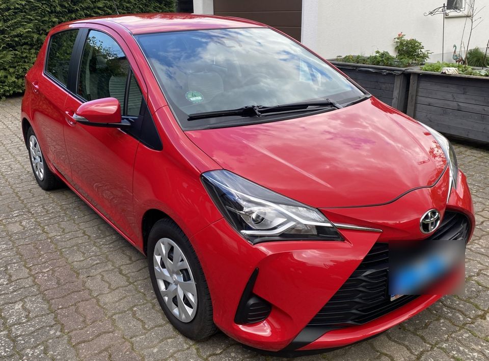 Toyota Yaris 5Türer 1,0-I-VVT 5 Gang Schaltgetriebe in Meyenburg