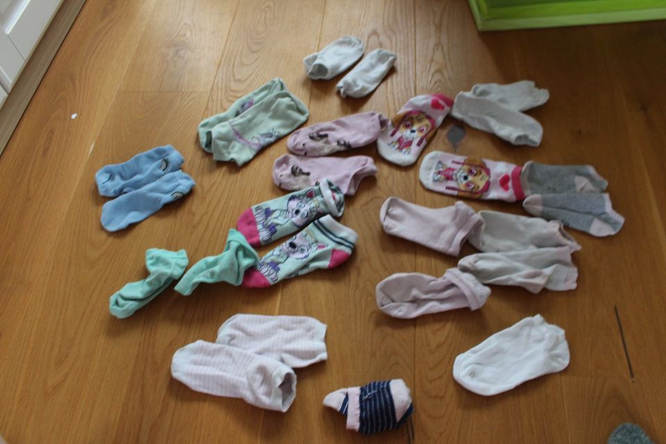 resev.   13x Mädchen Sneaker Socken 31-34 top weiß pink in Garching an der Alz