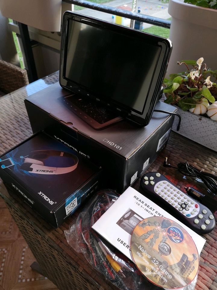 Xtrons KFZ  DVD Player mit 10.1 Zoll Bildschirm. in Krefeld