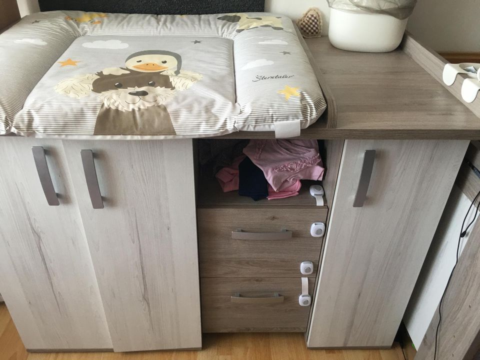 Wickelkommode mit Bett in Obersontheim