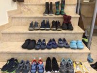 Schuhe Boots Hausschuhe Turnschuhe Sneaker gr 31 Nordrhein-Westfalen - Rösrath Vorschau