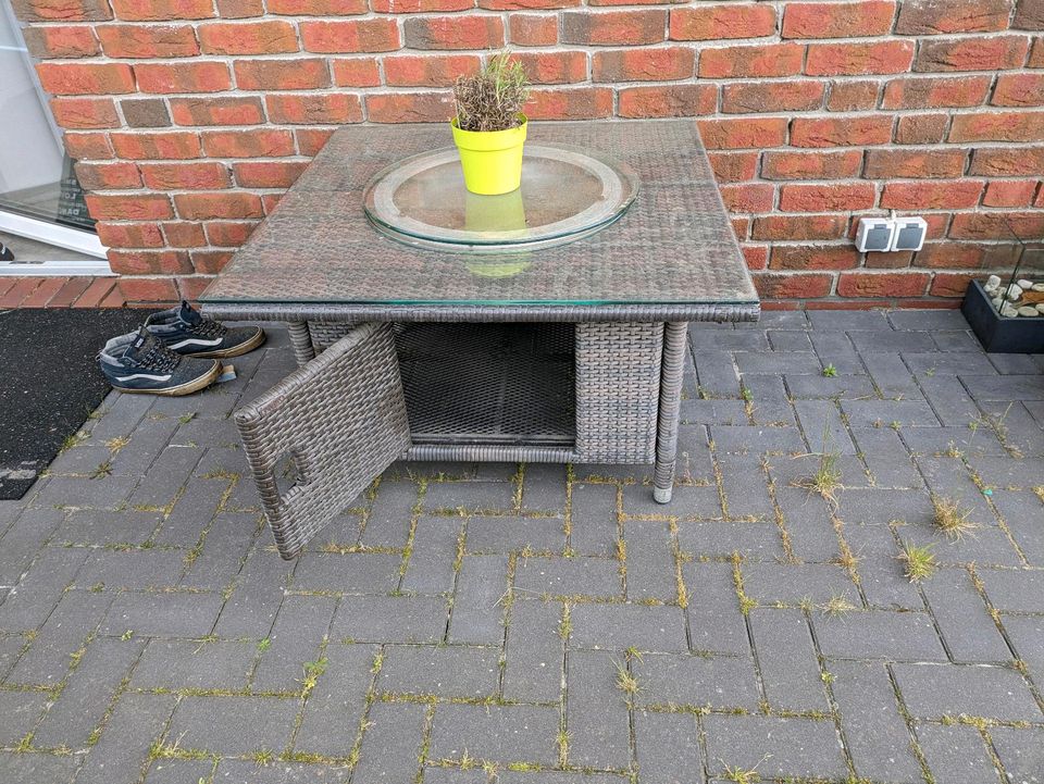 Gartentisch mit integrierter Feuerschale in Zetel