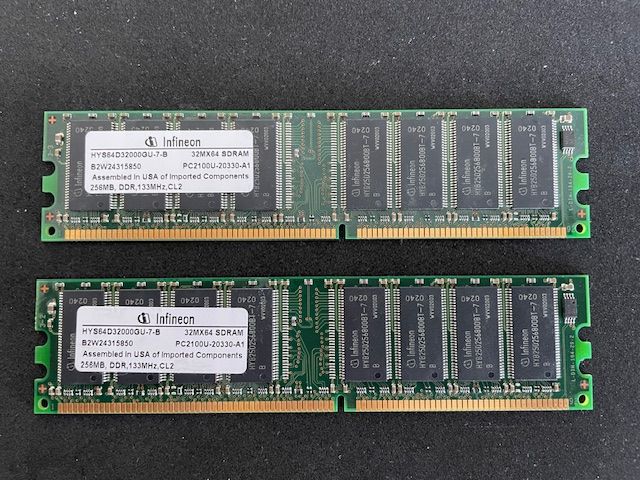 2x SD RAM Infineon 256MB in Hünstetten