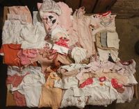 Kleiderbox Babysachen Größe 50-56, 50Teile Berlin - Spandau Vorschau