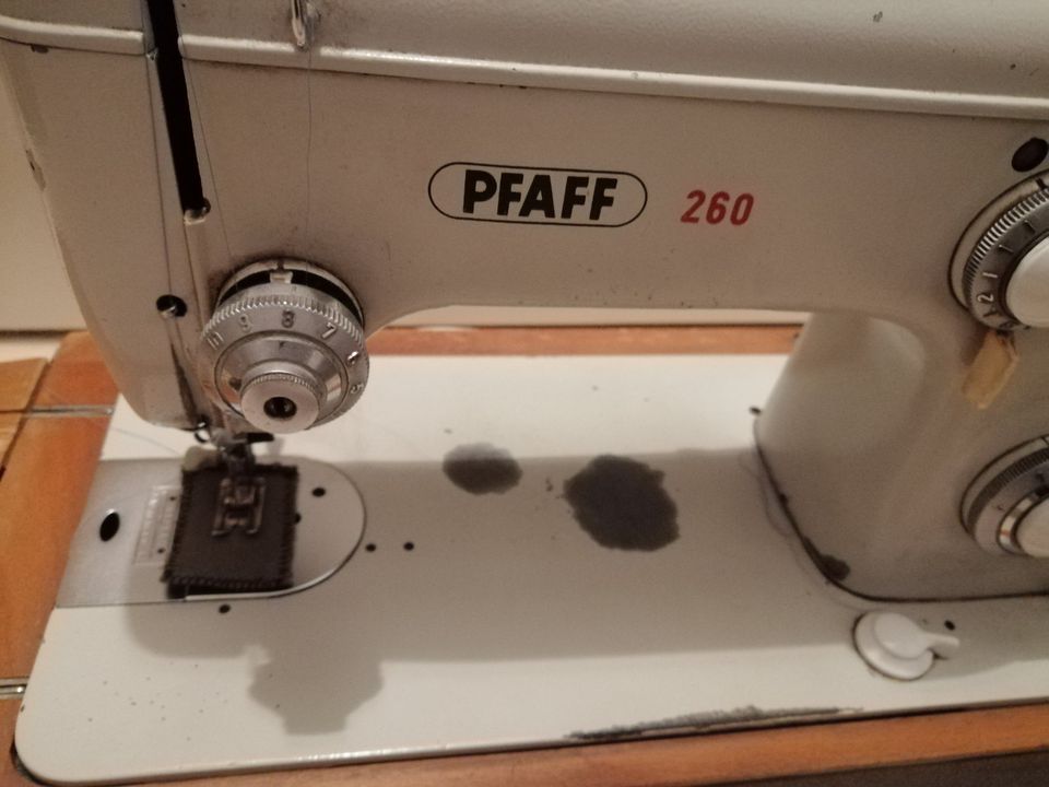 Pfaff Nähmaschine Modell 260 elektrischer Antrieb in Waging am See