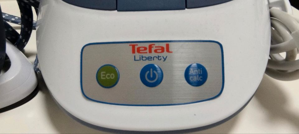 Tefal Liberty SV 7020 Dampf Bügeleisen in Herne