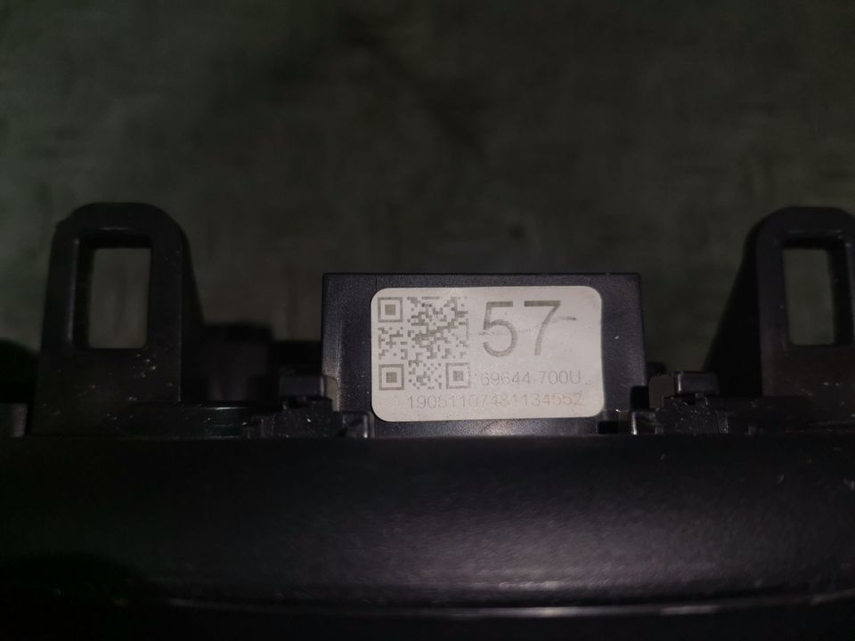 Toyota Aygo 2 II 1.0 Tacho Kombiinstrument Tachometer 69644-700U in Gelsenkirchen