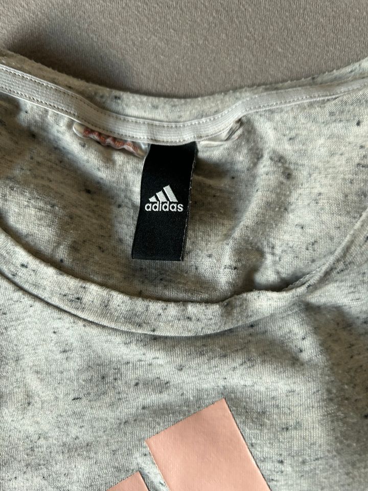 Adidas T Shirt in Todendorf