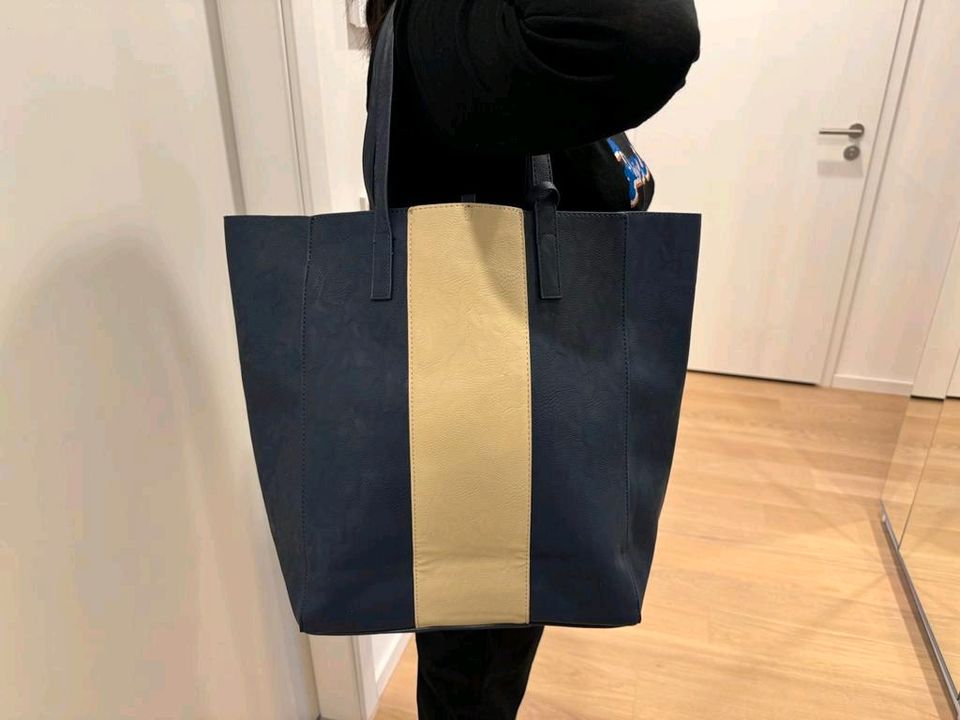 NEUE unbenutzte größe Tasche ohne Versandkosten in München