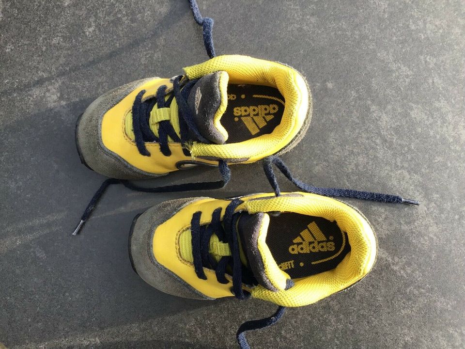 Adidas Babys erste Schuhe Gr. 22 in Torgelow