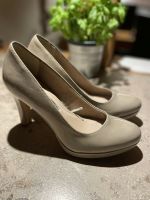 Tamaris Pumps Plateau Lack beige nude Gr. 38 Niedersachsen - Schiffdorf Vorschau