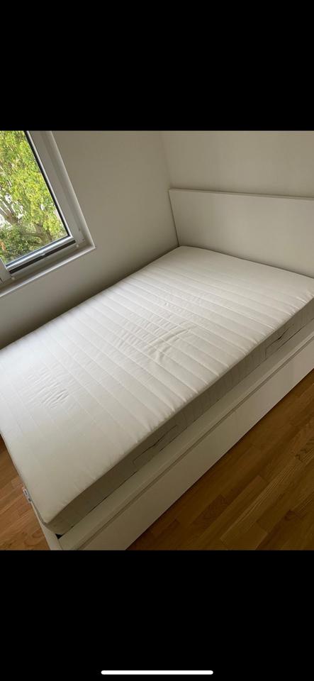 ‼️ Neues Bett mit Matratze, Lattenrost und zwei Schubladen - Ikea in Hamburg