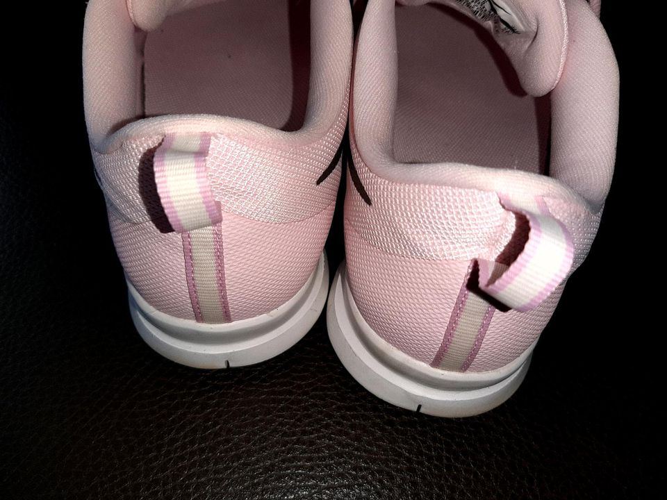 Nike Sneaker pink/grau wie neu Gr. 41 in Beverstedt