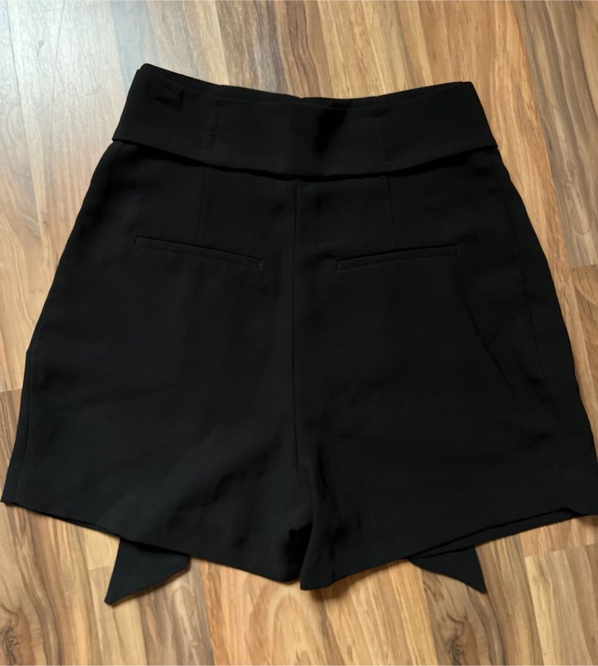 Damen Sommer H&M Shorts kurze Hose schwarz Gr.36 in Koserow