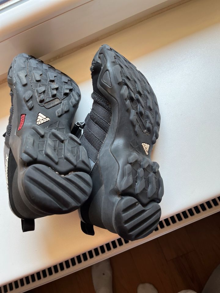 Adidas Terrex in schwarz Größe 40 Sneaker in Pinneberg