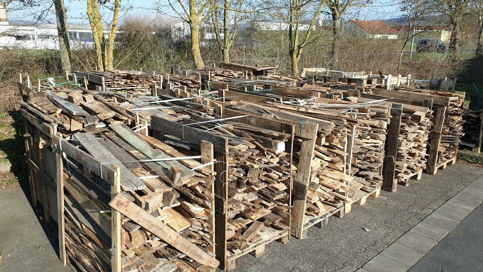Brennholz Altholz aus defekten Palettenberetter zu verschenken in Knetzgau