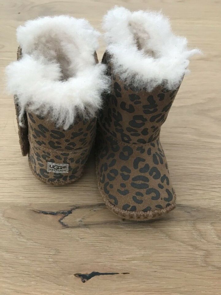 Original Ugg Winterstiefelchen / Größe 18 in Gerhardshofen