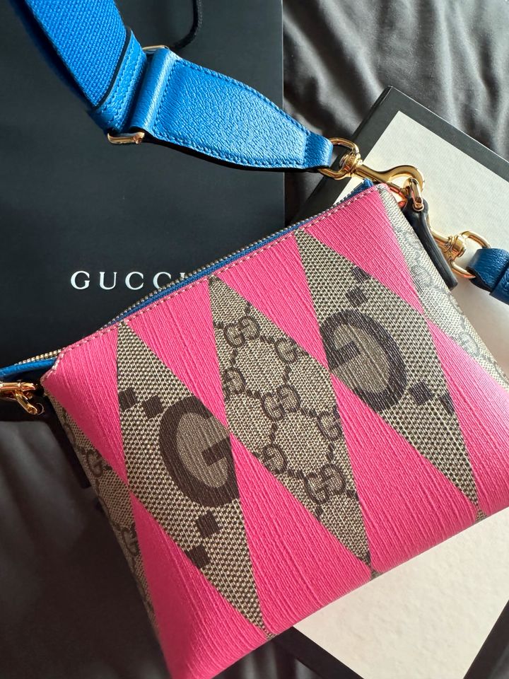 Gucci GG RHOMBUS PRINT SMALL MESSENGER BAG IN PINK in Lich