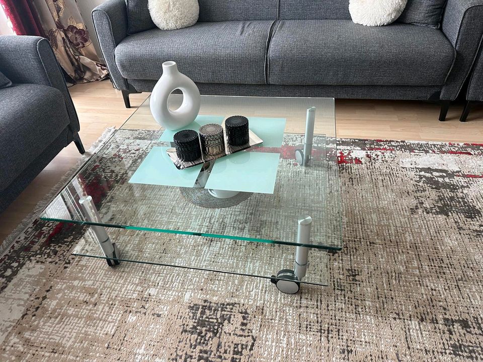 Wohnzimmer Glas Tisch mit Räder in Schwerte