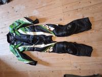 IXS Lederkombi Gr. 54 grün/schwarz/weiß 2 teiler Nordrhein-Westfalen - Anröchte Vorschau