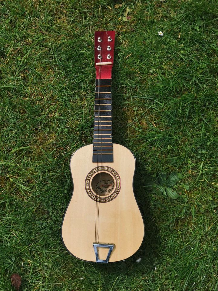 Kinder Spiel Gitarre in Hüllhorst