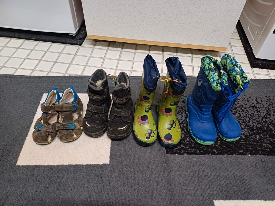 Schuhe 4paar in 25 +26 in Isen