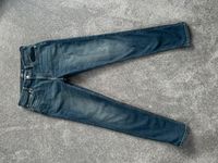 HOLLISTER Herren Jeans SLIM TAPER W32 L34 dunkelblau Hessen - Gießen Vorschau
