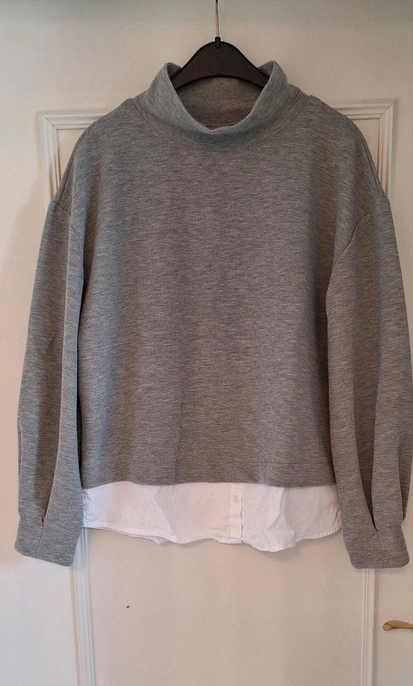 Pulli / Pullover mit Blusenabschluss M in Gummersbach