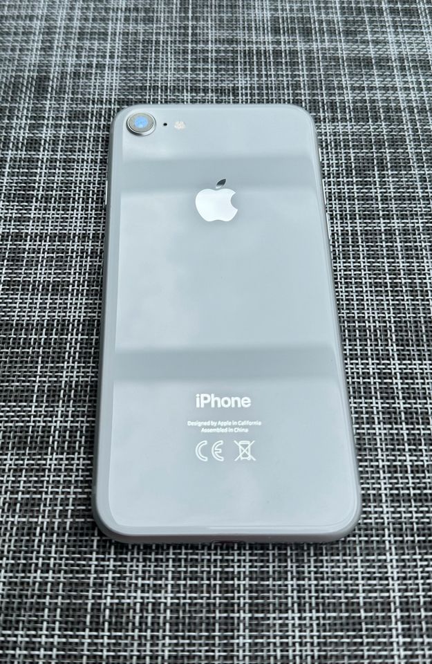 iPhone 8 - Silver - 256 GB in Oberhausen